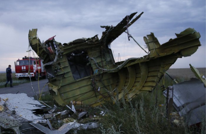 На территории Украины, рядом с российской границей, упал малайзийский Boeing 777