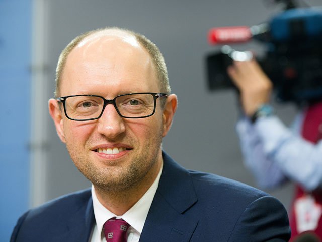 Яценюк угрожает перекрыть транзит газа из России через Украину Яценюк угрожает перекрыть транзит газа из России через Украину