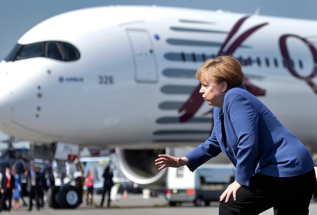 Россия в ответ на санкции ЕС может запретить импорт автомобилей и одежды