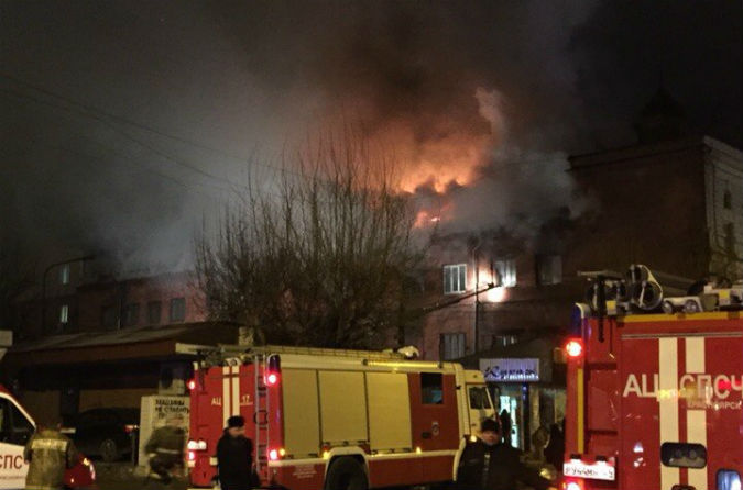 В корпусе красноярского аграрного университета вспыхнул пожар, есть погибший