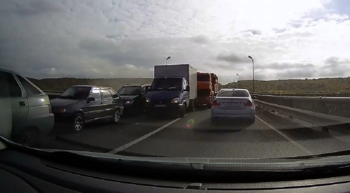 Подборка неудержимых грузовиков #12 (Без тормозов)