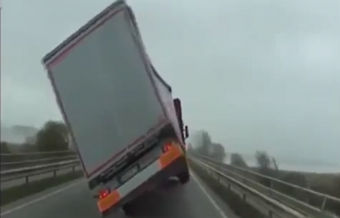 Подборка - Могучий ветер (Ветер завалил)