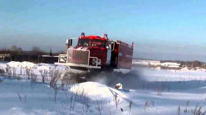 Легендарный вездеход Урал на гусеницах!