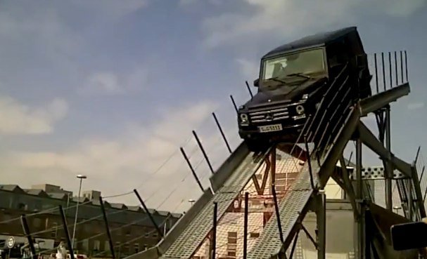 Mercedes Gelandewagen G500 подъем и спуск под углом 45 градусов!!