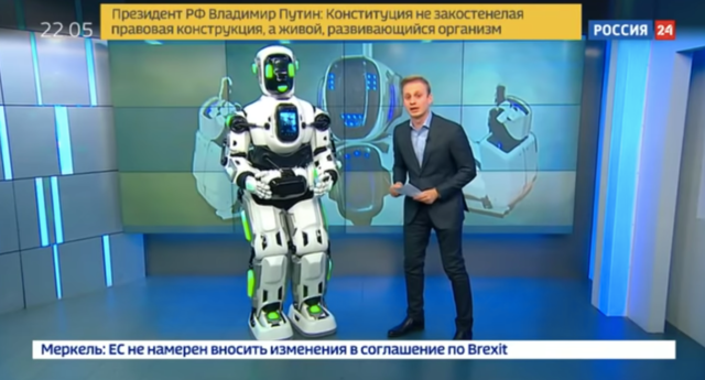 "Да это шутка была!" «Россия 24» объяснила флешмобом робота в костюме человека "Да это шутка была!" «Россия 24» объяснила флешмобом робота в костюме человека