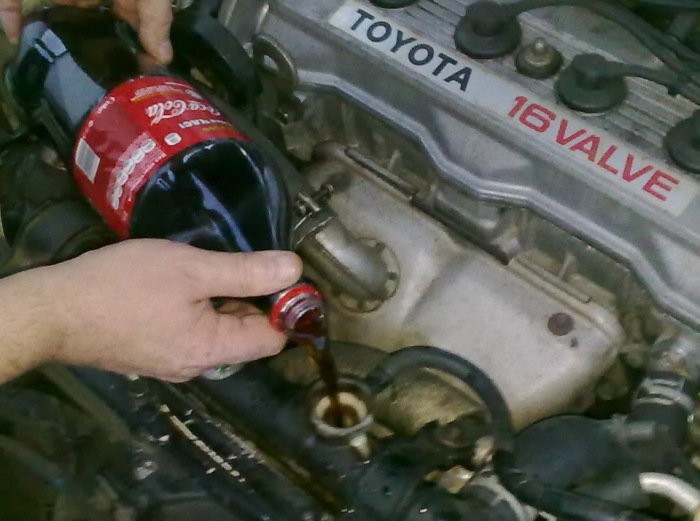 Польза Coca-Cola для двигателя автомобиля Польза Coca-Cola для двигателя автомобиля