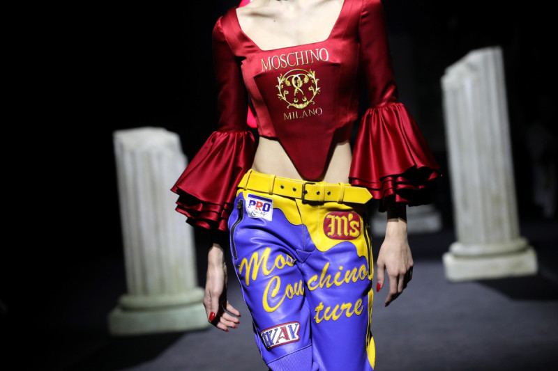 Бренд Moschino обвиняют в расизме Бренд Moschino обвиняют в расизме