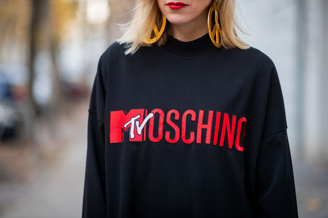 Бренд Moschino обвиняют в расизме Бренд Moschino обвиняют в расизме