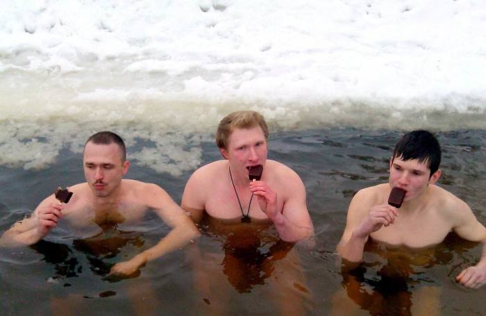 Зачем русские едят мороженое зимой? Зачем русские едят мороженое зимой?