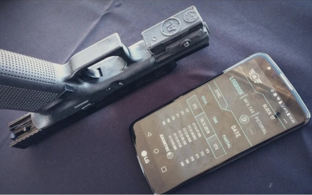 Пистолет Glock 17 с электронным счётчиком боеприпасов Пистолет Glock 17 с электронным счётчиком боеприпасов