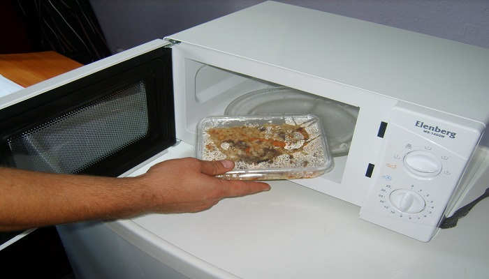 Продукты, которые нельзя разогревать в микроволновке Продукты, которые нельзя разогревать в микроволновке