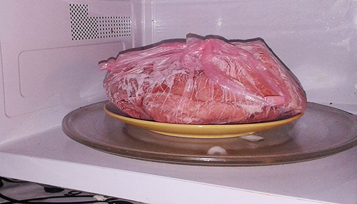 Продукты, которые нельзя разогревать в микроволновке Продукты, которые нельзя разогревать в микроволновке