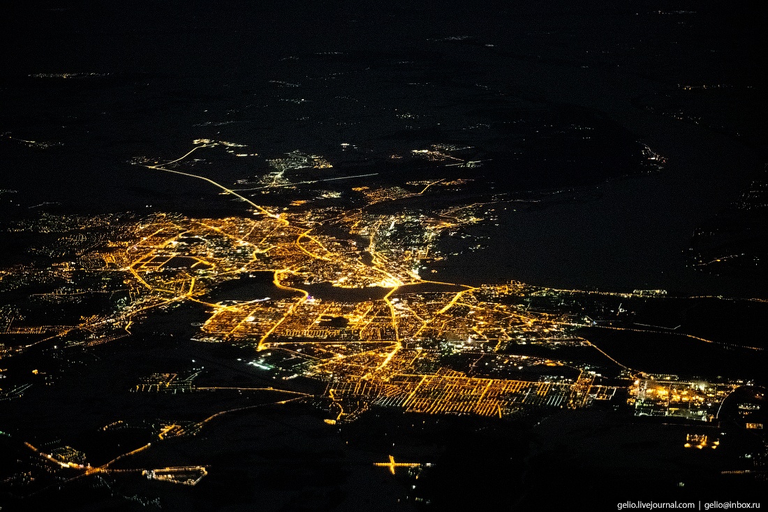 Красочные фотографии, сделанные из иллюминатора самолета