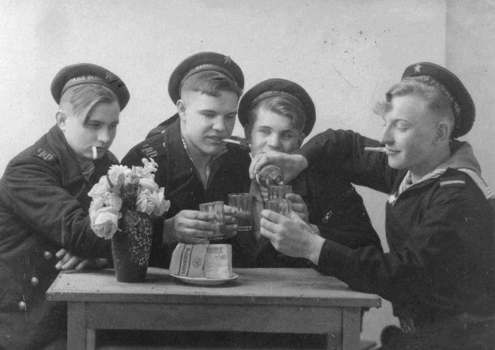 «Наркомовские 100 грамм»: влиял ли алкоголь на исход войны «Наркомовские 100 грамм»: влиял ли алкоголь на исход войны