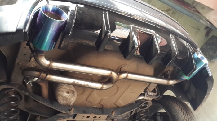 Зачем автомобилю две выхлопные трубы Зачем автомобилю две выхлопные трубы