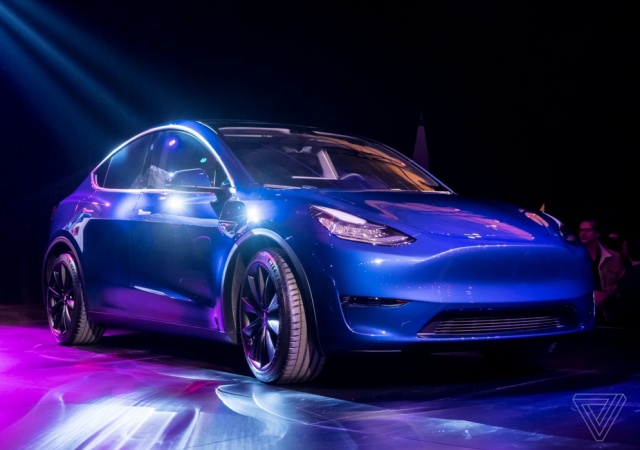 Tesla представила компактный электрический кроссовер Model Y Tesla представила компактный электрический кроссовер Model Y