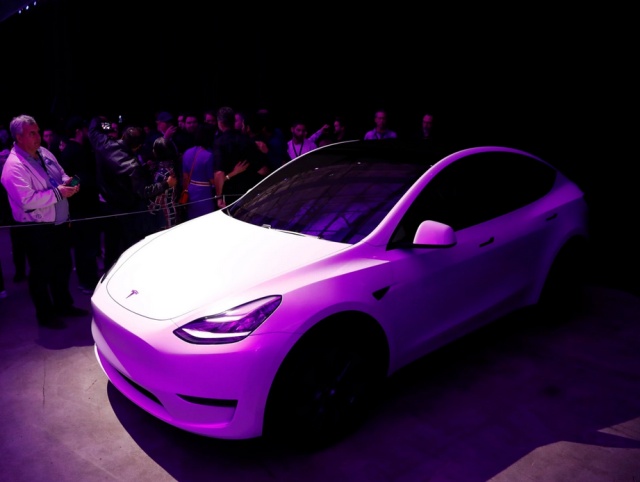 Tesla представила компактный электрический кроссовер Model Y Tesla представила компактный электрический кроссовер Model Y