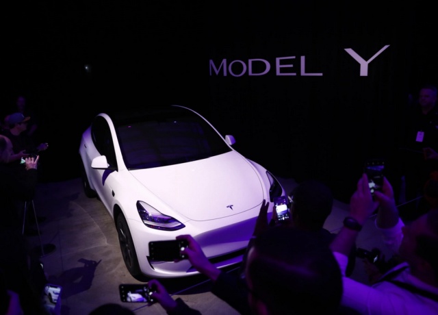 Tesla представила компактный электрический кроссовер Model Y Tesla представила компактный электрический кроссовер Model Y