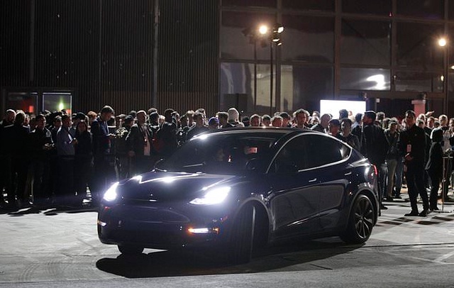 Tesla представила компактный электрический кроссовер Model Y Tesla представила компактный электрический кроссовер Model Y
