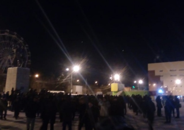 В Якутске прошел антимигрантский митинг после нападения на местную жительницу В Якутске прошел антимигрантский митинг после нападения на местную жительницу