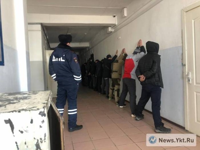 В Якутске прошел антимигрантский митинг после нападения на местную жительницу В Якутске прошел антимигрантский митинг после нападения на местную жительницу