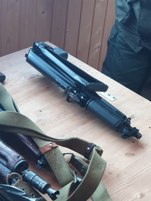 В Подмосковье был обнаружен тайник киллеров с большим количеством оружия В Подмосковье был обнаружен тайник киллеров с большим количеством оружия