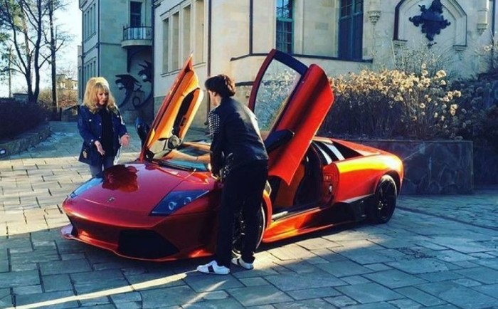 Автомобили, на которых ездят Максим Галкин и Алла Пугачева Автомобили, на которых ездят Максим Галкин и Алла Пугачева