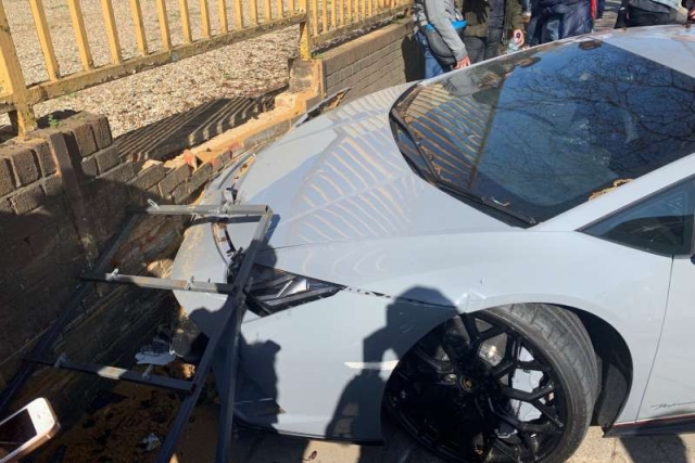 Владелец Lamborghini Performante хотел разогнаться в городе, но все пошло не так, как он планировал