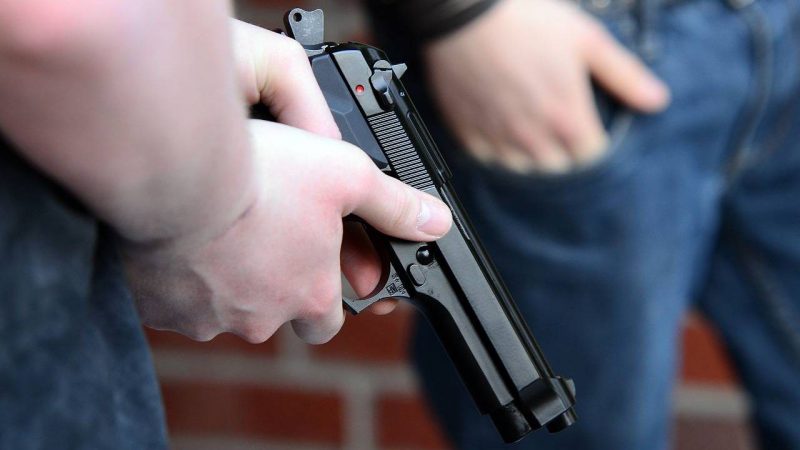 Жителям Италии разрешили убивать грабителей Жителям Италии разрешили убивать грабителей