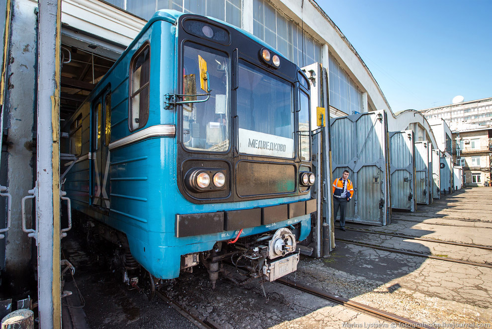 Как моют вагоны метро Как моют вагоны метро