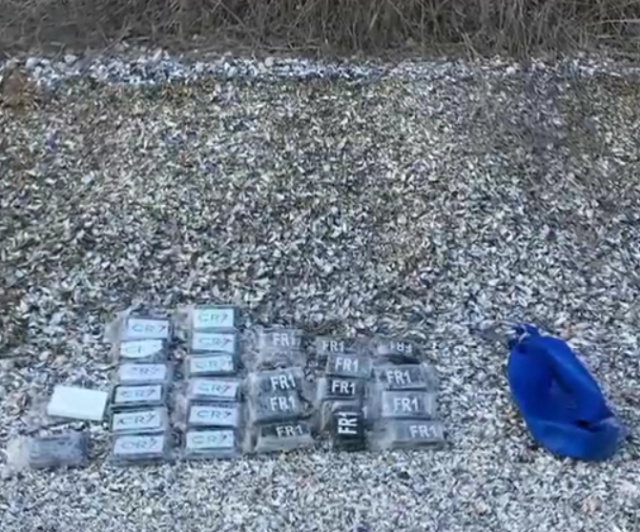 Полиция Румынии обнаружила на побережье Черного моря 130 килограммов кокаина