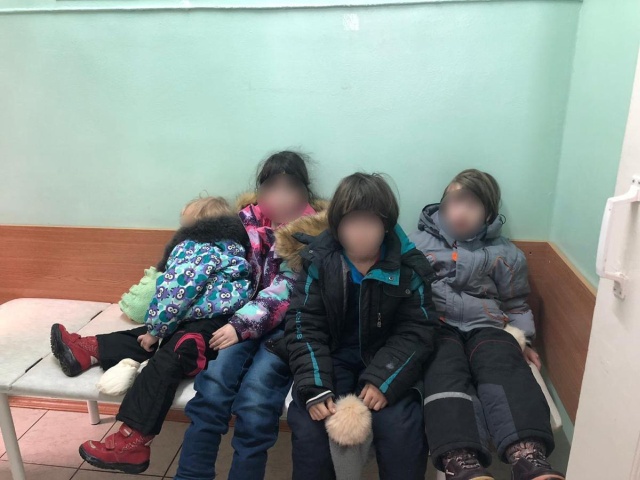 В Мытищах органы опеки забрали 4 детей-маугли у матери