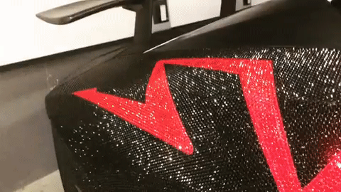 Спорткар Lamborghini Aventador был украшен 2 миллионами кристаллами Swarovski
