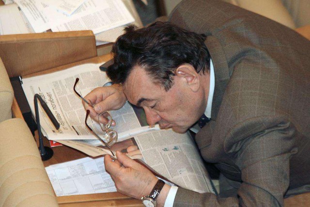 Госдума РФ решила начинать заседания с 12 часов. Потому, что работать с 10 утра - это слишком рано