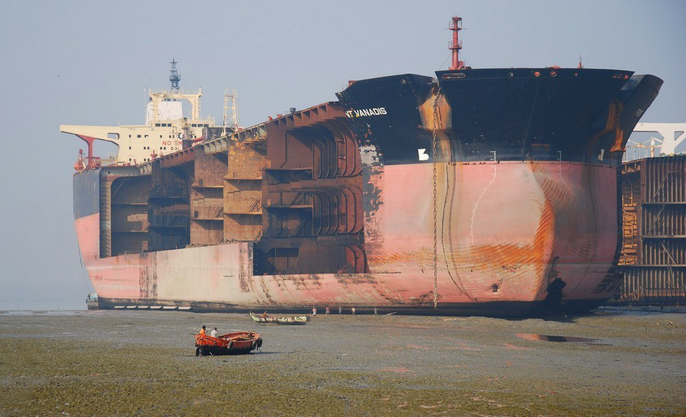 Прогулка по самому большому кладбищу кораблей в мире Прогулка по самому большому кладбищу кораблей в мире