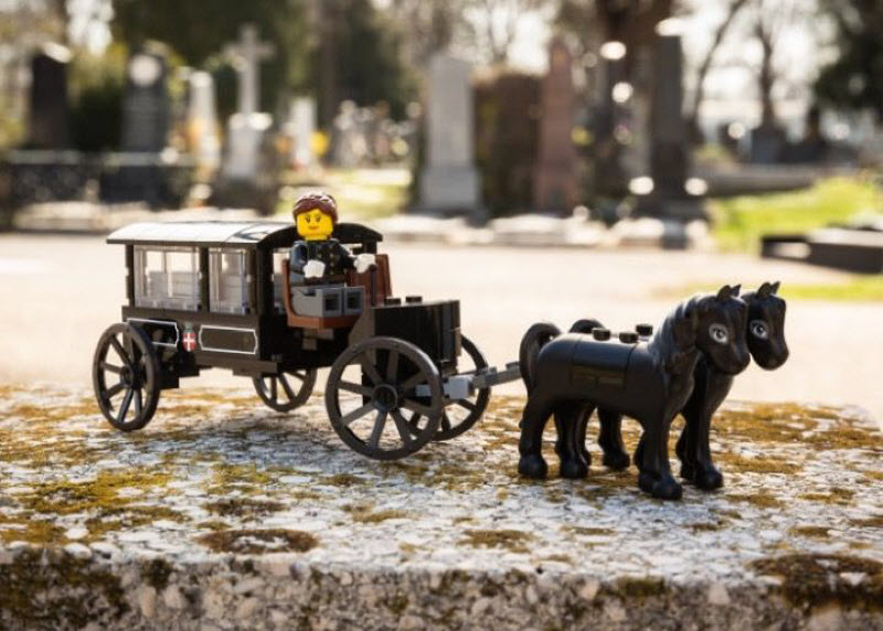 Хорони сколько душе угодно с набором LEGO из кладбищенской лавки