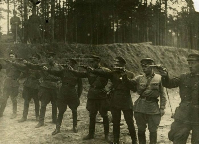 Зарплата членов «расстрельных команд» в СССР Зарплата членов «расстрельных команд» в СССР