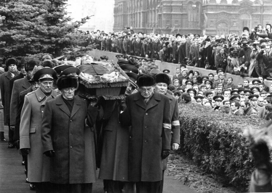 Самые дорогие и пышные похороны известных людей в истории Самые дорогие и пышные похороны известных людей в истории