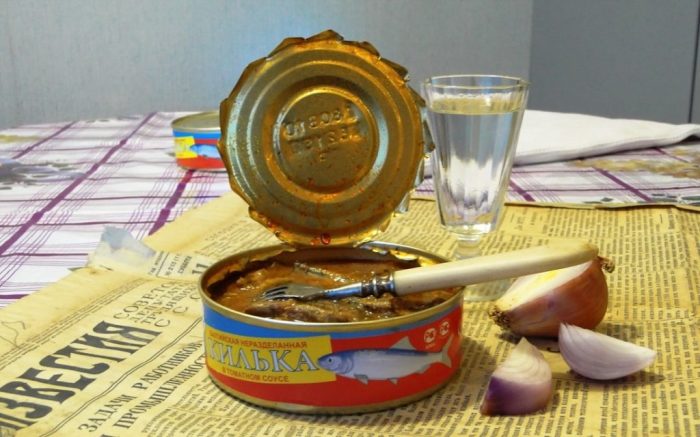 История кильки в томате, которая лежала на советских прилавках даже во времена тотального дефицита История кильки в томате, которая лежала на советских прилавках даже во времена тотального дефицита