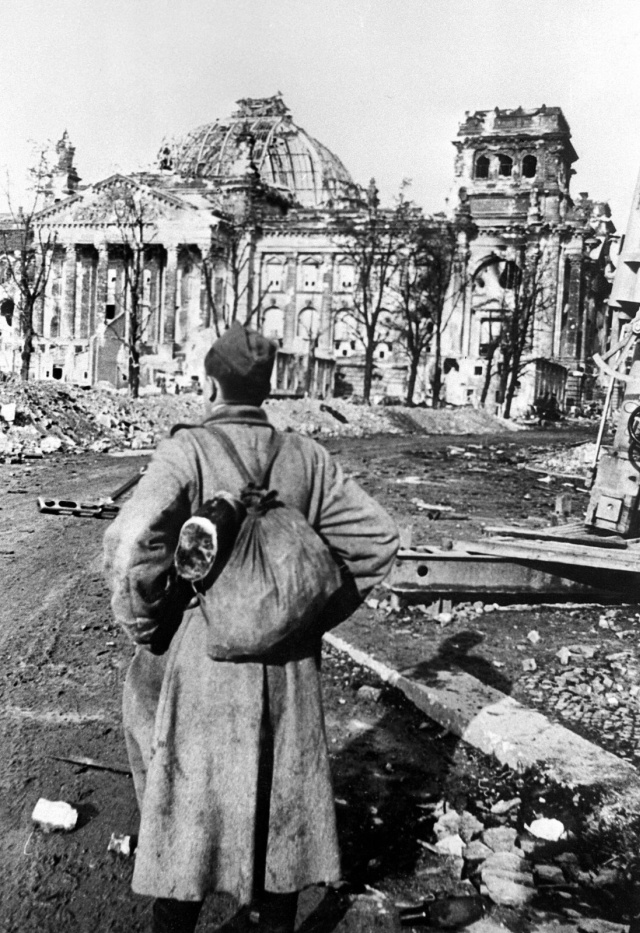 Разрушенный Берлин: фотографии 1945 года Разрушенный Берлин: фотографии 1945 года
