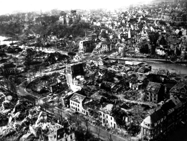 Разрушенный Берлин: фотографии 1945 года Разрушенный Берлин: фотографии 1945 года
