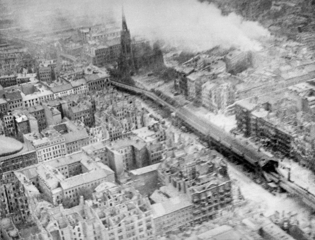 Разрушенный Берлин: фотографии 1945 года Разрушенный Берлин: фотографии 1945 года