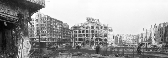 Разрушенный Берлин: фотографии 1945 года Разрушенный Берлин: фотографии 1945 года