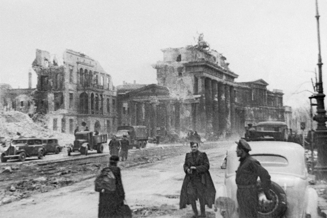 Разрушенный Берлин: фотографии 1945 года Разрушенный Берлин: фотографии 1945 года