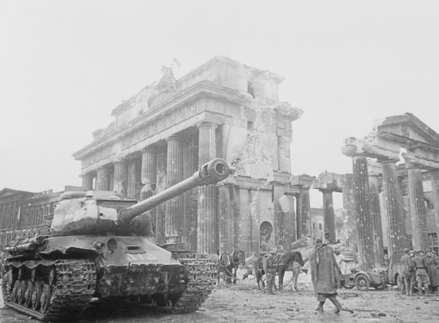 Разрушенный Берлин: фотографии 1945 года Разрушенный Берлин: фотографии 1945 года