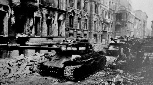 Разрушенный Берлин: фотографии 1945 года Разрушенный Берлин: фотографии 1945 года