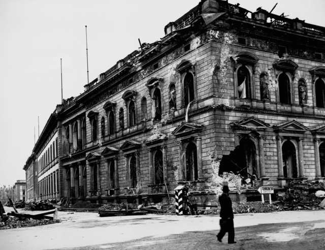 Разрушенный Берлин: фотографии 1945 года Разрушенный Берлин: фотографии 1945 года