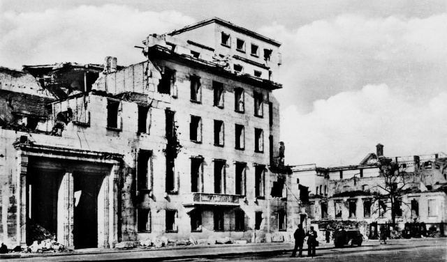 Разрушенный Берлин: фотографии 1945 года Разрушенный Берлин: фотографии 1945 года