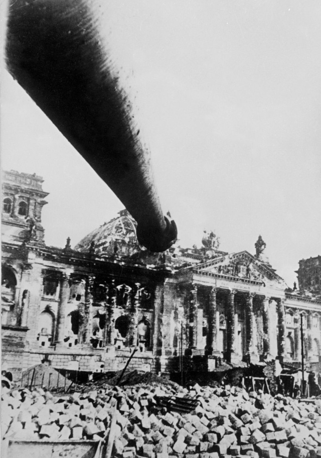 Разрушенный Берлин: фотографии 1945 года Разрушенный Берлин: фотографии 1945 года