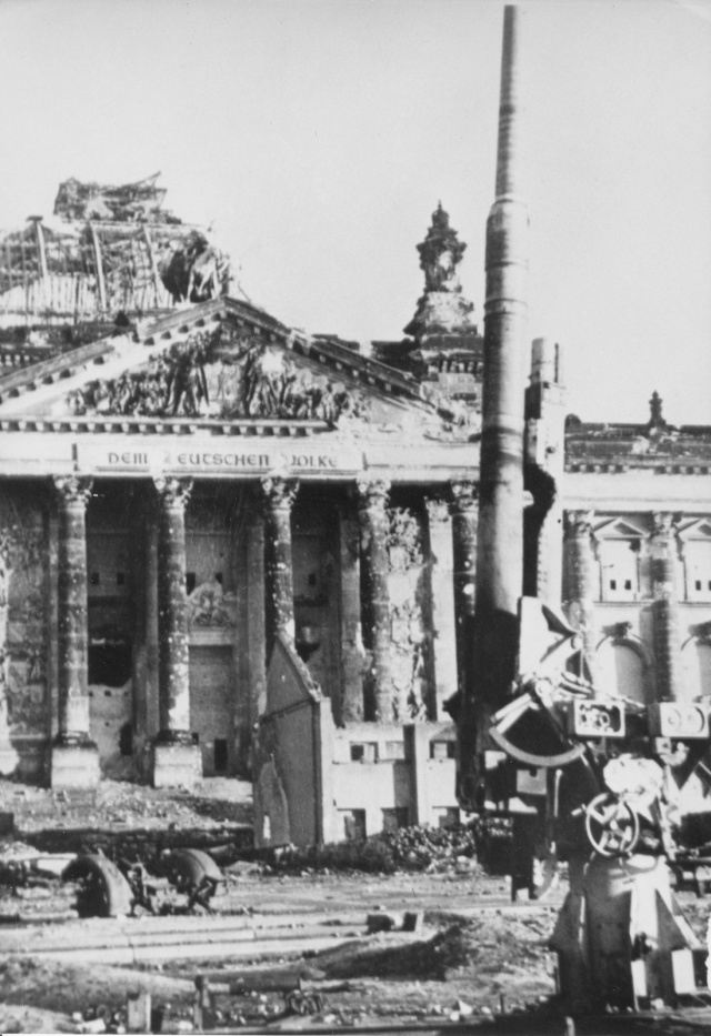 Разрушенный Берлин: фотографии 1945 года Разрушенный Берлин: фотографии 1945 года